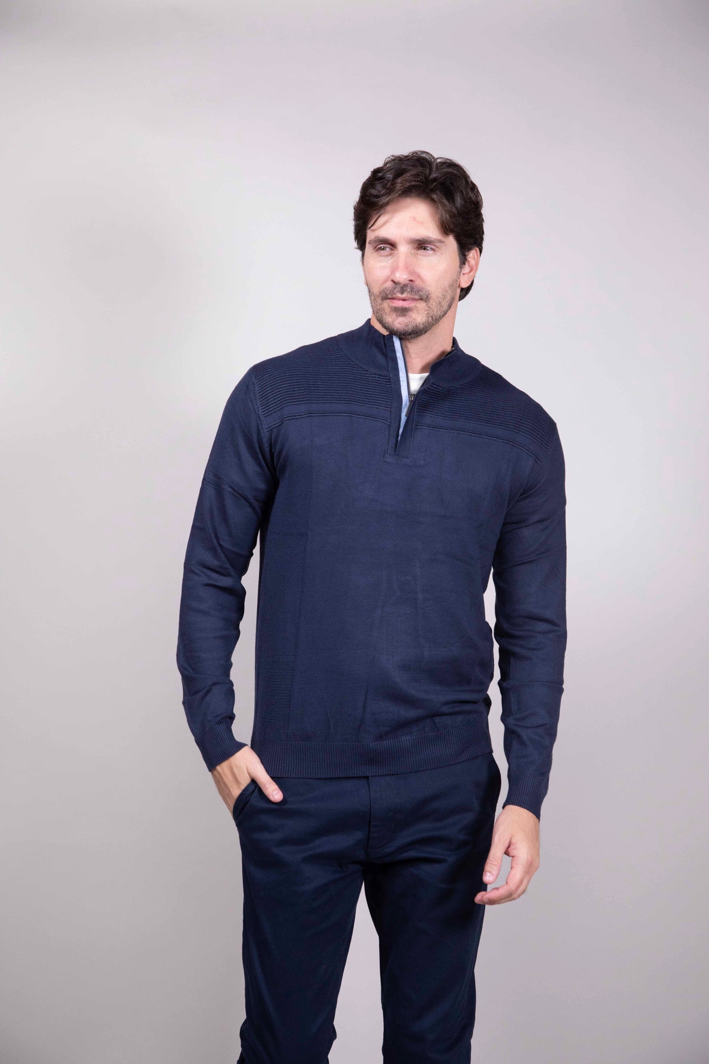 Suéter Quarter Zip com Detalhe no Ombro