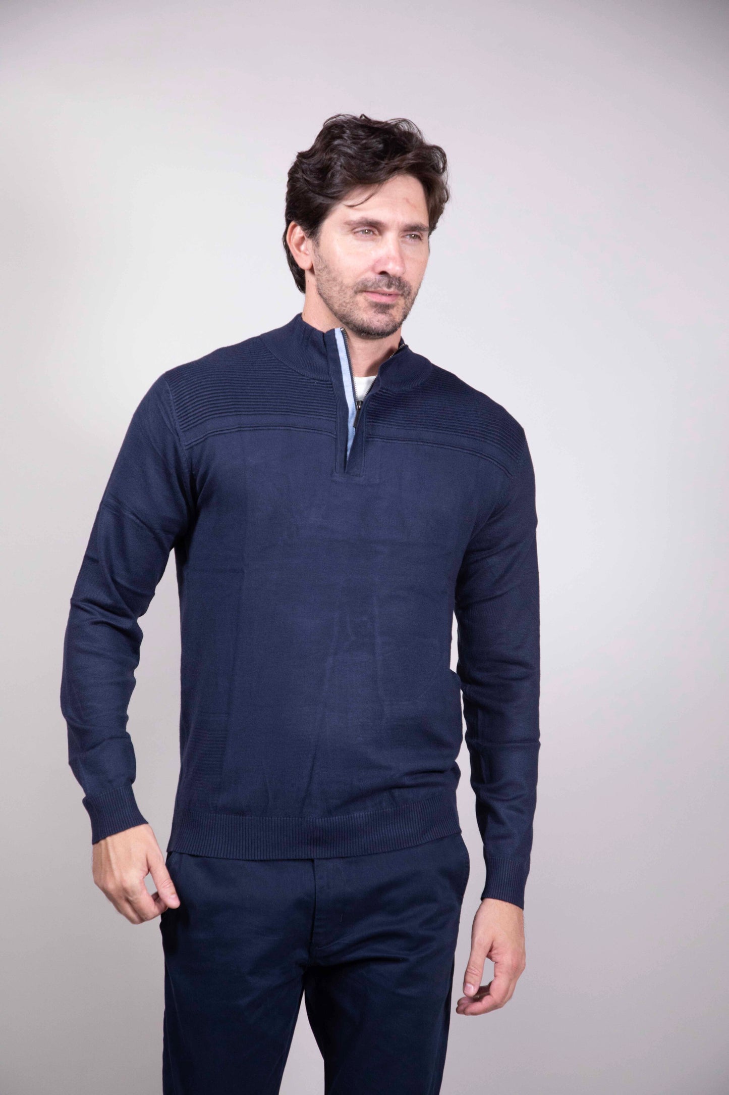 Suéter Quarter Zip com Detalhe no Ombro