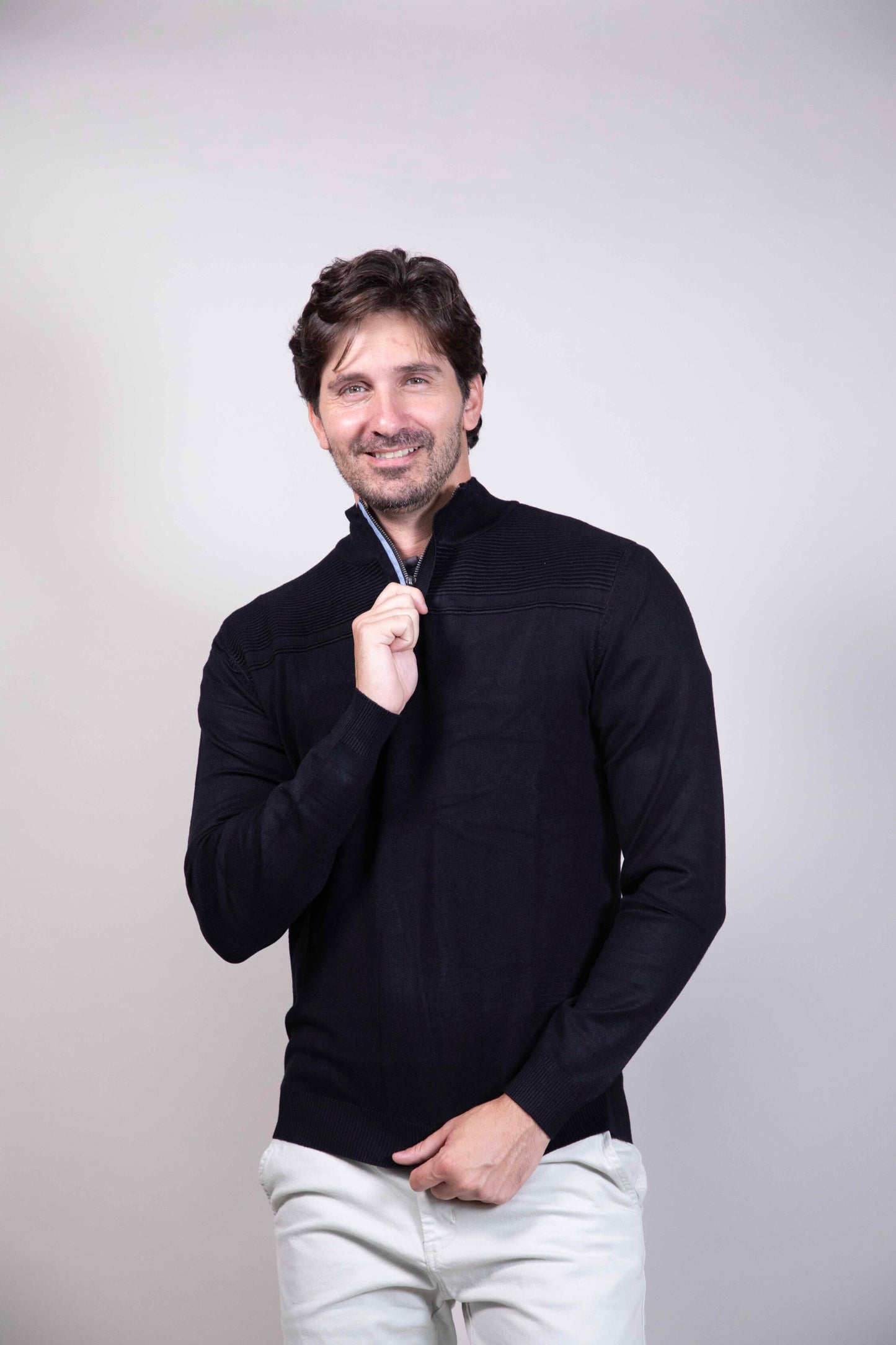 Suéter Quarter Zip com Detalhe no Ombro