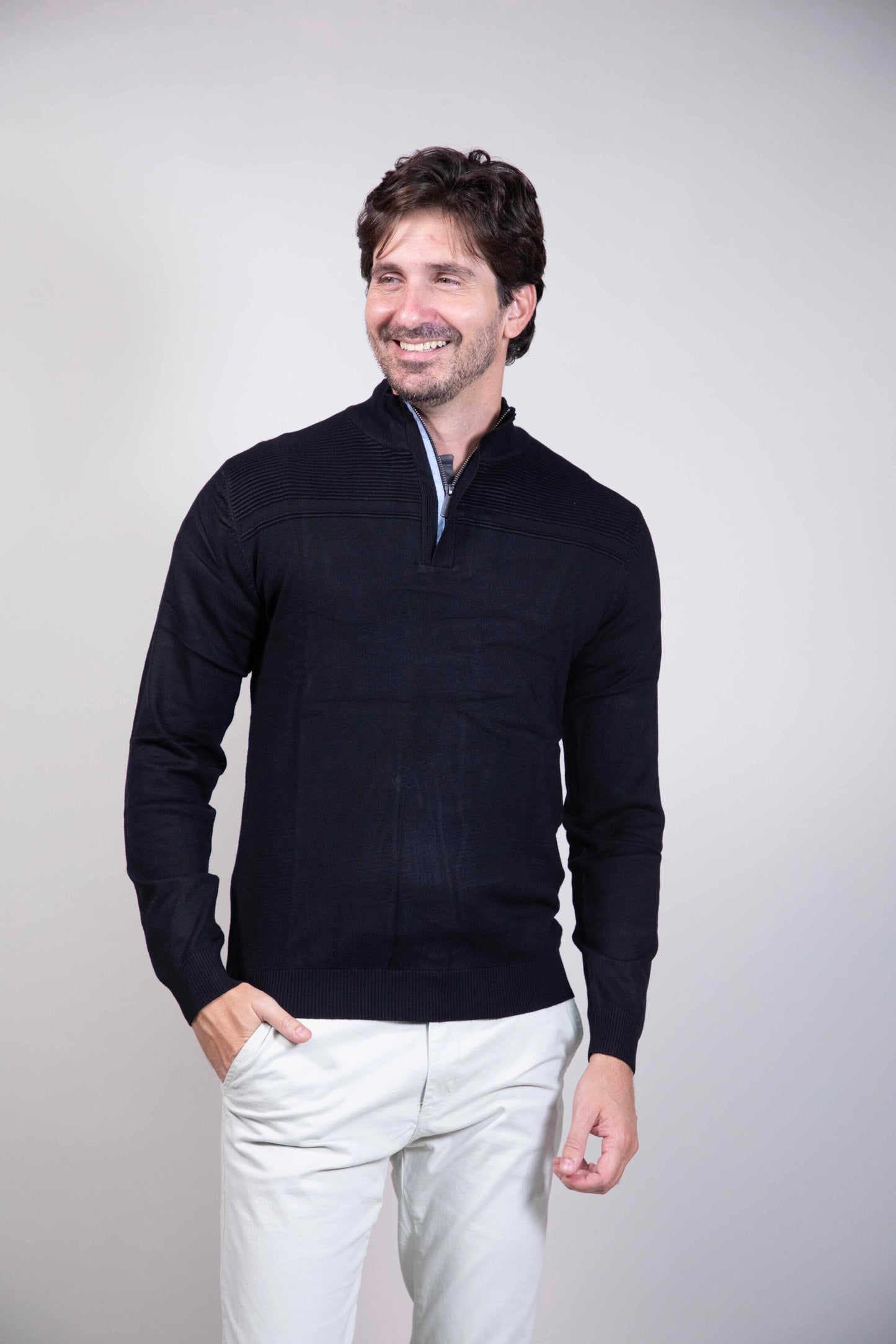 Suéter Quarter Zip com Detalhe no Ombro